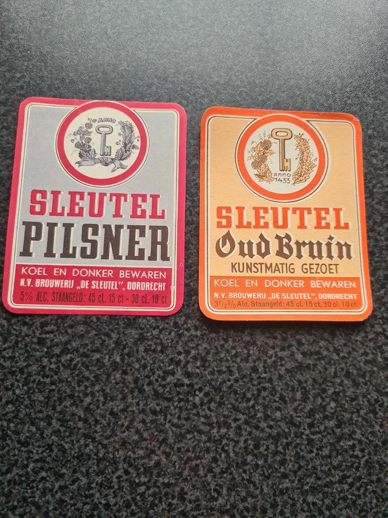 De Sleutel-Dordrecht bieretiketten Pilsener en Oud Bruin, Verzamelen, Biermerken, Ophalen of Verzenden, Nieuw, Overige typen, Overige merken