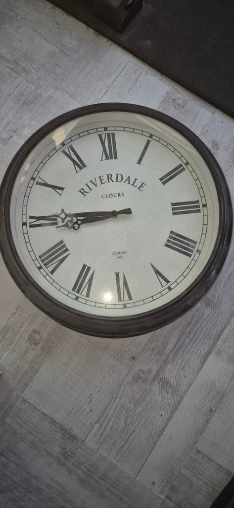 Riverdale wandklok, Huis en Inrichting, Woonaccessoires | Klokken, Ophalen of Verzenden, Wandklok
