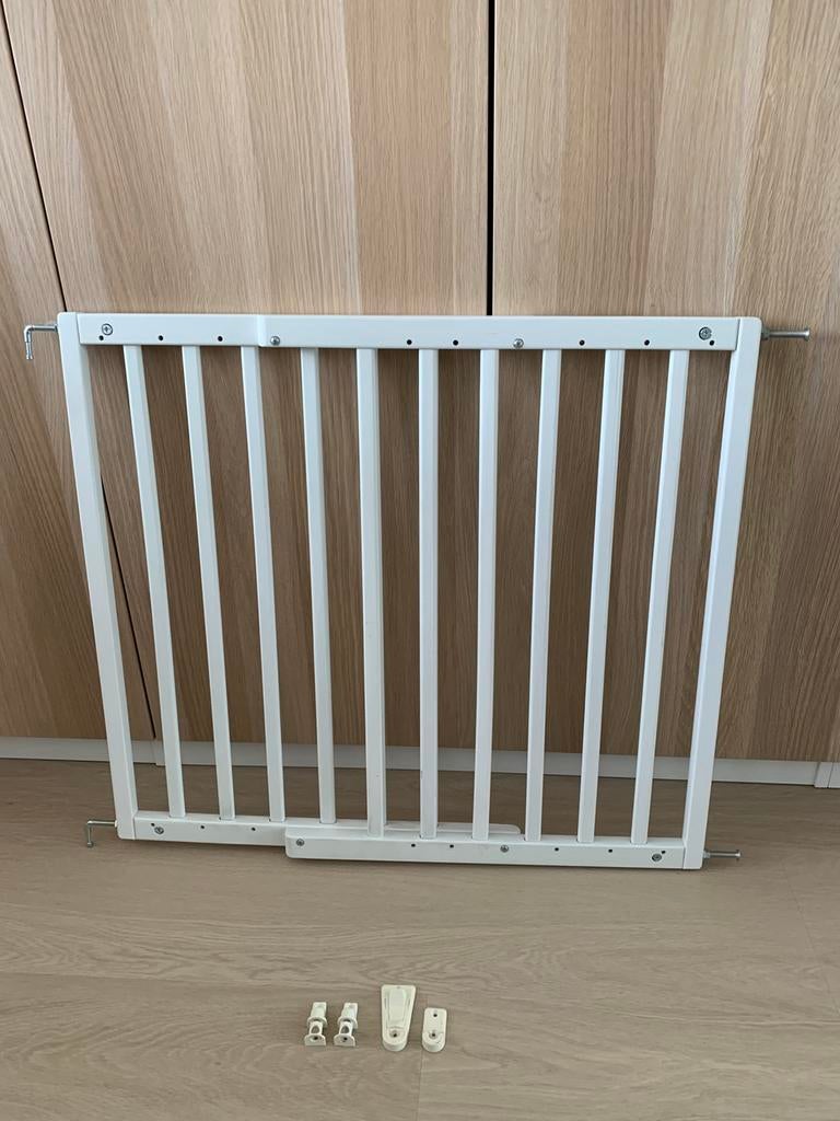 Wit houten verstelbaar traphekje, Kinderen en Baby's, Traphekjes, Ophalen, Zo goed als nieuw, Hout