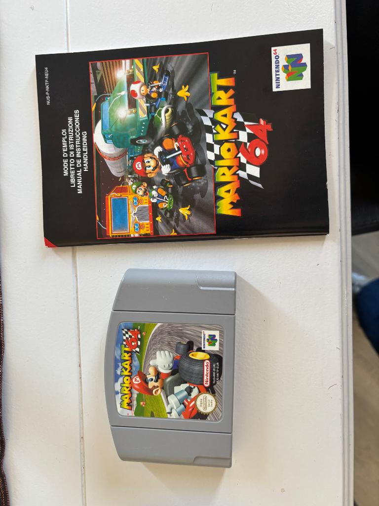Super Mario Kart - N64 - inclusief handleiding, Spelcomputers en Games, Racen en Vliegen, Ophalen of Verzenden, Zo goed als nieuw