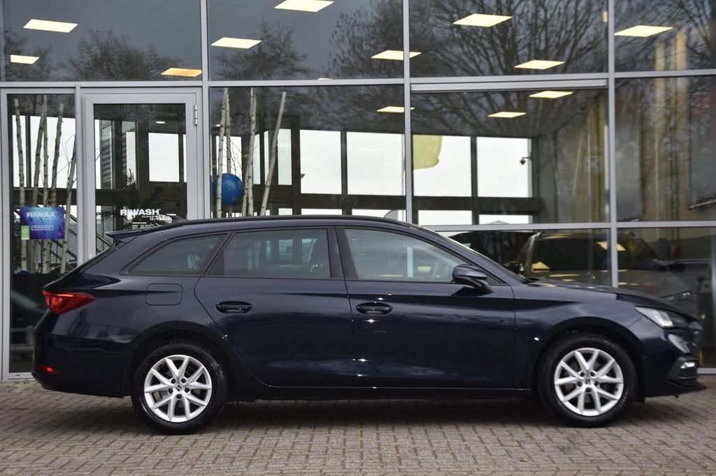 Seat Leon Sportstourer 1.0 eTSI Style Business Intense Aut., Stof, Gebruikt, 1290 kg, 23 km/l