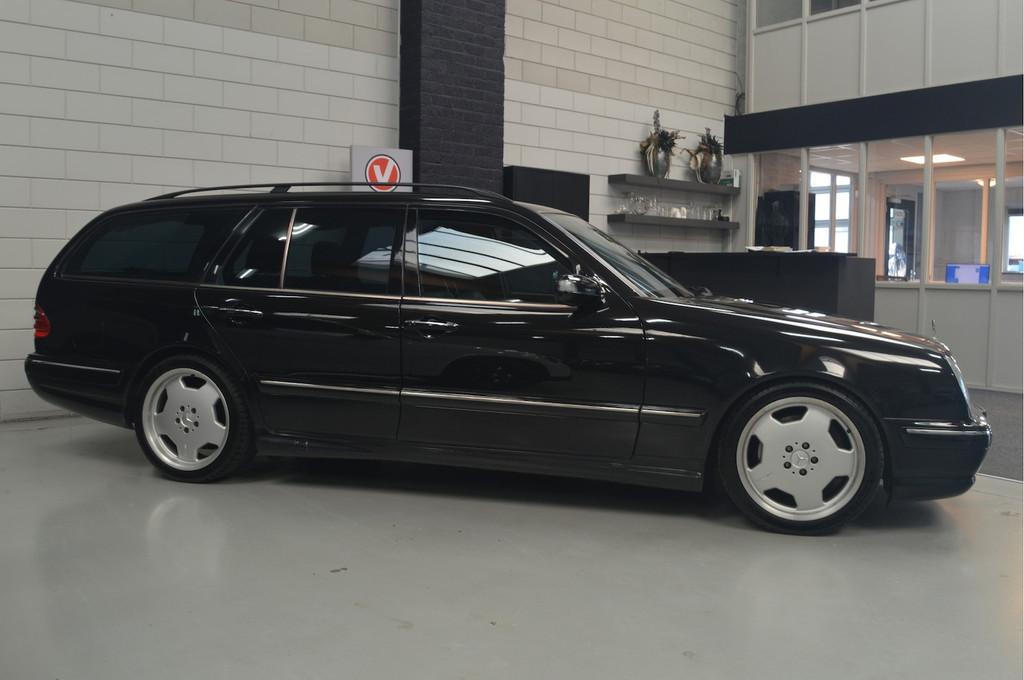 Mercedes-Benz E-klasse Combi AMG 55 // LEDER // CLIMA // CRU, Achterwielaandrijving, Gebruikt, 8 cilinders, Zwart