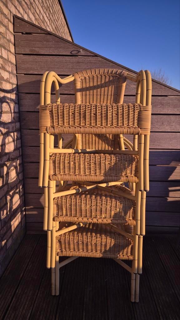 4 zeer degelijke terrasstoelen (Satelliet meubelen), Ophalen, Gebruikt, Kunststof, Stapelbaar