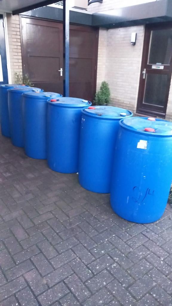 10 nette 200 l kunststof vaten, 150 liter of meer, Ophalen, Zo goed als nieuw, Kunststof