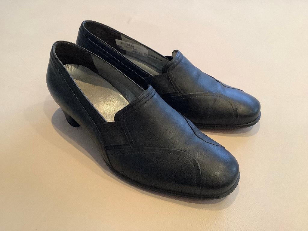 Prachtige leer schoenen van het merk Durea, maat 6/ 39/ J., Kleding | Dames, Schoenen, Gedragen, Sneakers of Gympen, Zwart, Ophalen of Verzenden