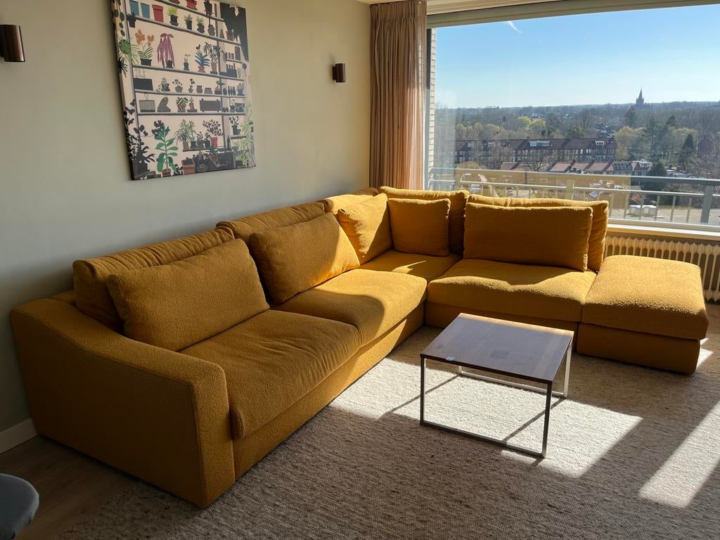 Zo goed als nieuwe Goossens Odette hoekbank - Okergeel Boucl, Huis en Inrichting, Banken | Bankstellen, 100 tot 125 cm, Hoekbank