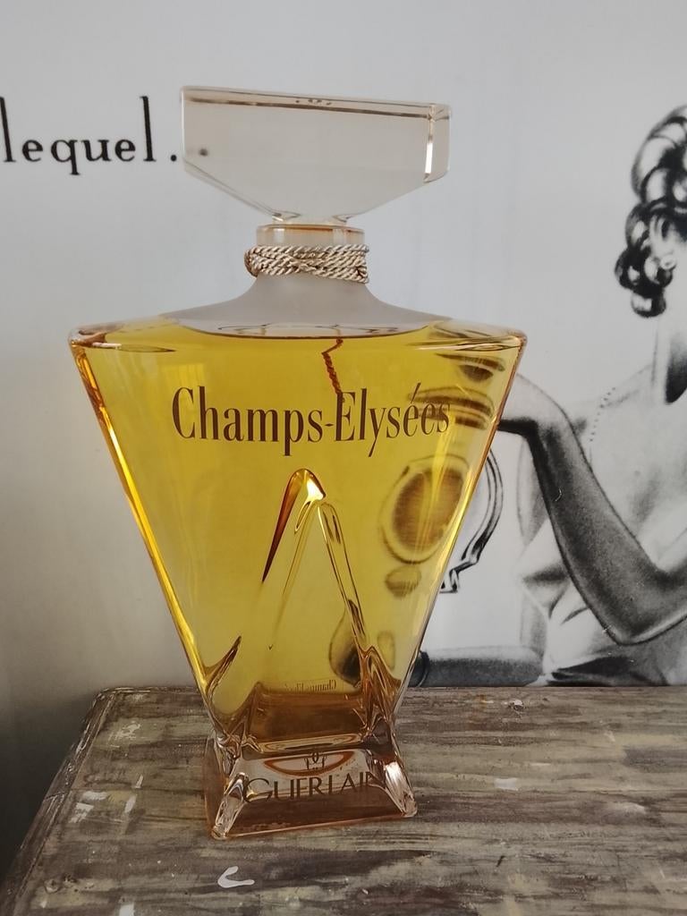 Giant Guerlain Champ-elysees met echte parfum, Ophalen of Verzenden, Parfumfles, Gevuld