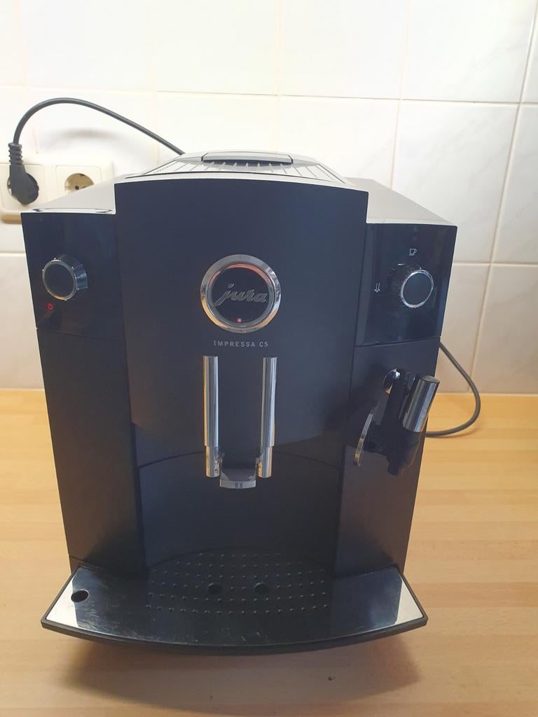Jura Impressa C5 Black Edition volautomatische koffiemachine, Koffiemachine, Ophalen of Verzenden, Zo goed als nieuw, Afneembaar waterreservoir