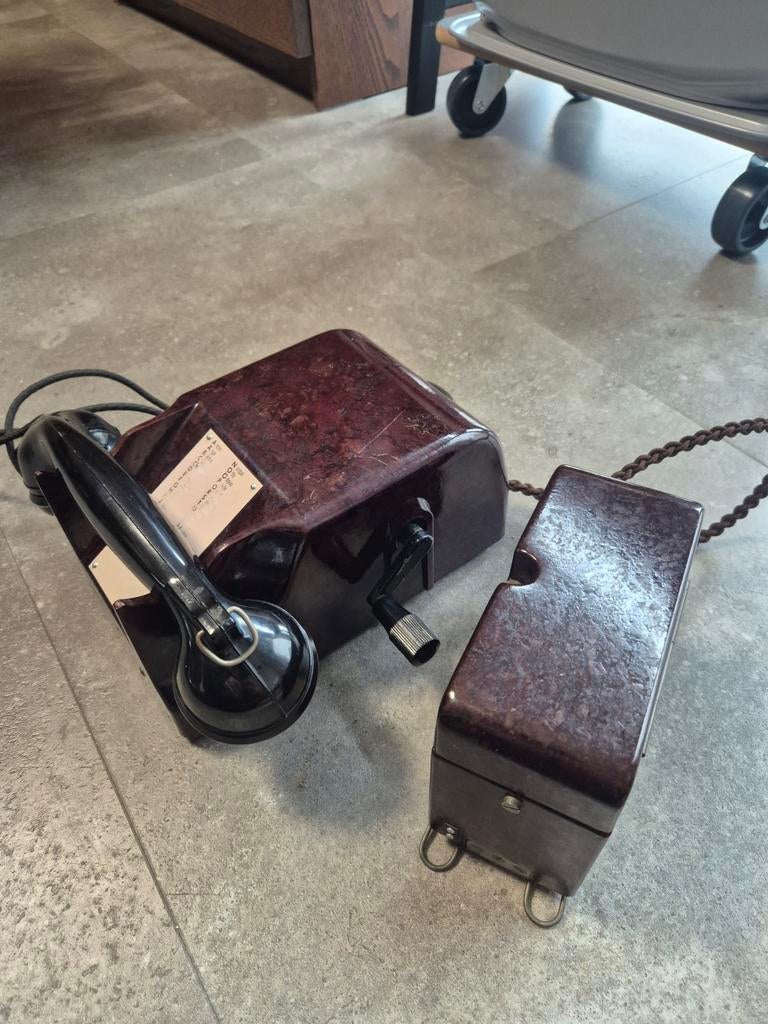 Tischfernsprecher 42 Wehrmacht rood bakeliet  !!!, Verzamelen, Militaria | Tweede Wereldoorlog, Ophalen of Verzenden, Landmacht