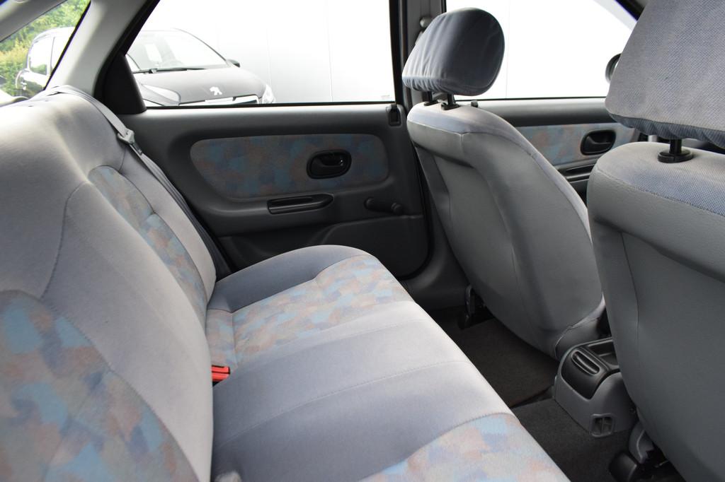 Renault Laguna 1.8 RN 25dkm! (bj 1997), Voorwielaandrijving, 94 pk, Renault, Bedrijf