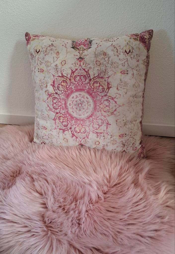 Roze vachtkleur met 'ibiza' kussen, Ophalen of Verzenden, Zo goed als nieuw, Roze, Vierkant