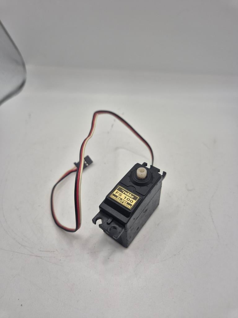 Robbe futuba FS100 servo voor 1:10 rc, Ophalen of Verzenden