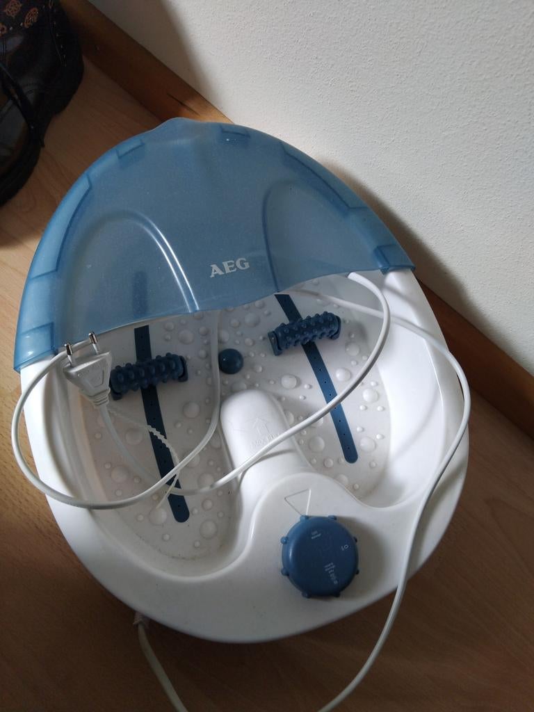 AEG Voetenbad met massage en bubbels, Ophalen of Verzenden