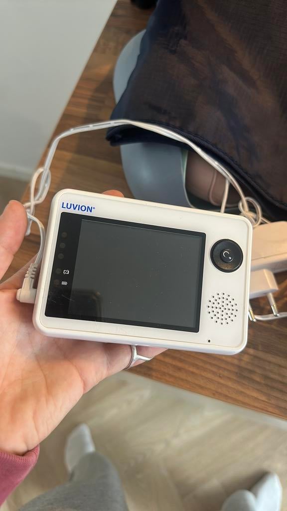 Luvion essential babyfoon met camera scherm kapot, Ophalen, Zo goed als nieuw, 100 tot 250 meter, Camera