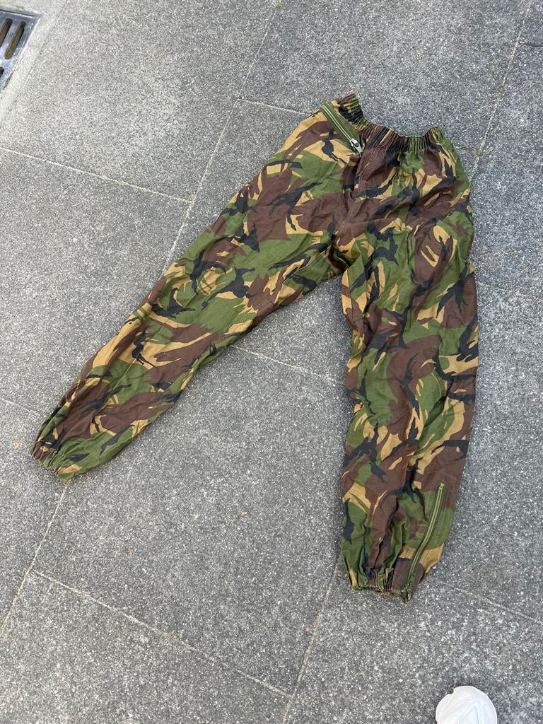 regenbroek defensie, Ophalen of Verzenden, Landmacht, Nederland, Embleem of Badge