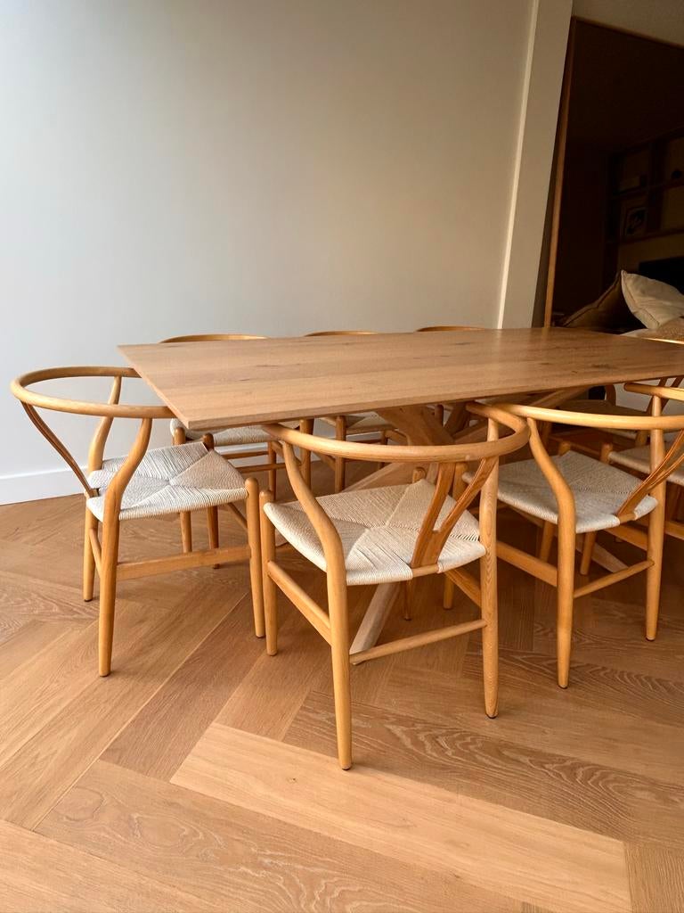 Moderne houten eettafel met 8 berken wishbone stoelen, Huis en Inrichting, Tafels | Eettafels, Ophalen, 100 tot 150 cm, 200 cm of meer