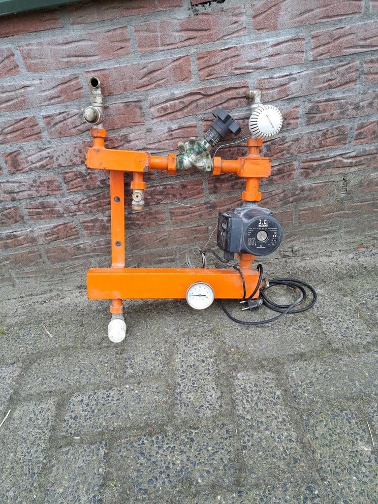 Vloerverwarming verdeler met pomp. 1 groep, Ophalen of Verzenden, Minder dan 60 cm, Overige typen, Minder dan 30 cm