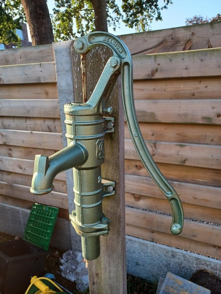 Authentieke gietijzeren handwaterpomp 'BELGIUM', Tuin en Terras, Ophalen, Gebruikt, Handmatig, Overige typen