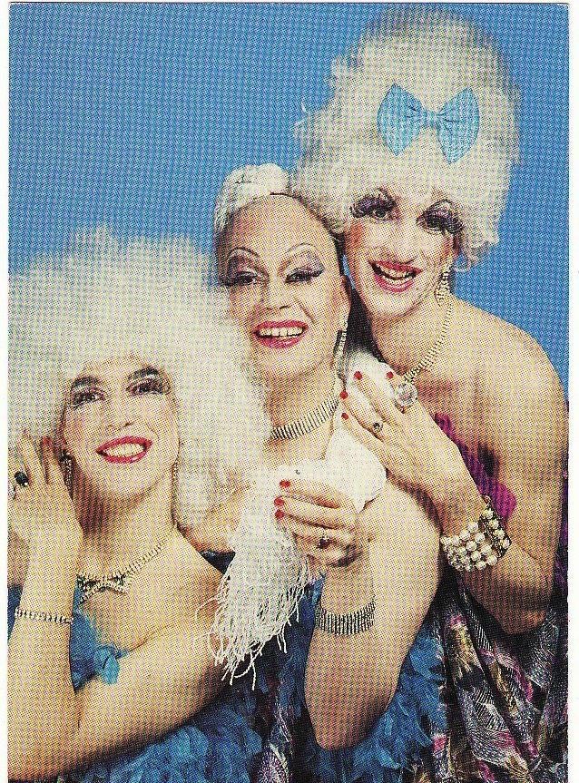 Amazing recoveries -3 drag queens foto Ton werkhoven 1995., Verzenden, 1980 tot heden, Ongelopen, Cultuur en Media