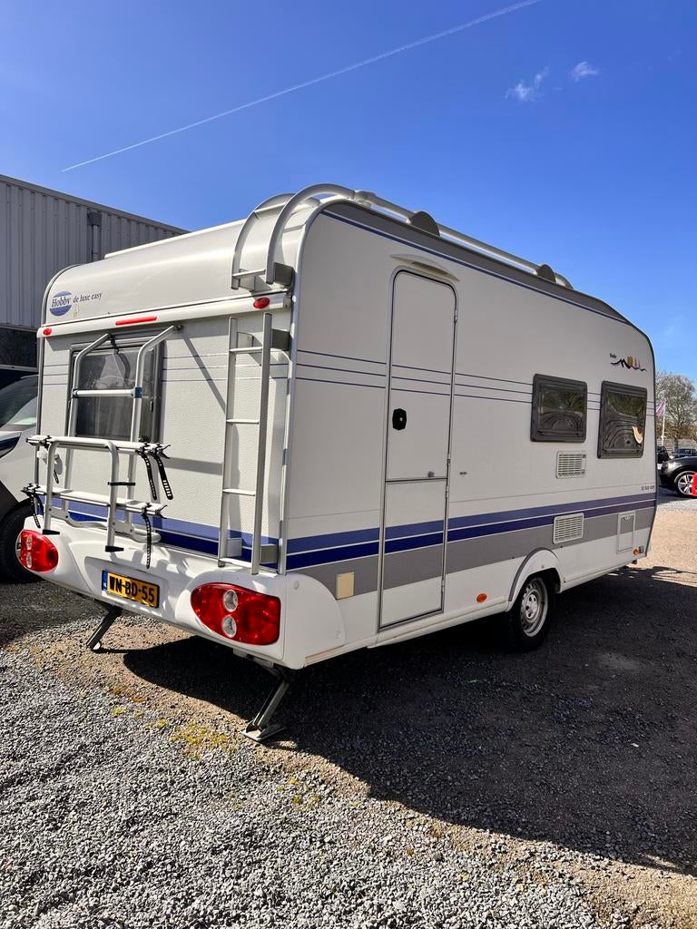 Hobby de Luxe 440 caravan met voortent en luifel, Standaardzit, 75 kg, Hobby, Omvormbare zithoek