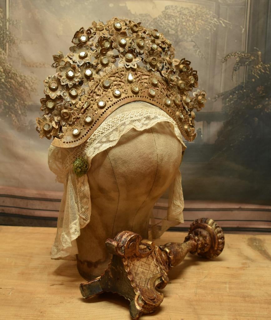 Oude Papier Mache Kroon. Uit Aletta's Tijd", Antiek en Kunst, Ophalen of Verzenden