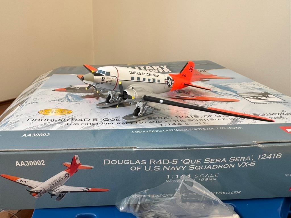 Corgi 1:144 Douglas R4D-5 Arctic DC-3 Diecast AA30002, Ophalen of Verzenden, Zo goed als nieuw, Schaalmodel