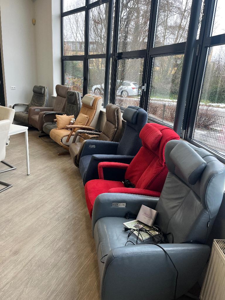 Verschillende Elektrische Prominent Sta-op Relaxfauteuils, 75 tot 100 cm, Ophalen of Verzenden, Zo goed als nieuw, Leer