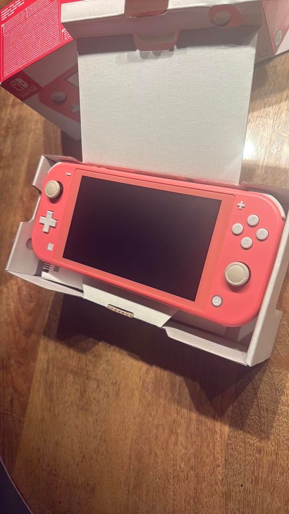 Nintendo Switch Lite Coral - Zo goed als nieuw, Spelcomputers en Games, Spelcomputers | Nintendo Switch Lite, Ophalen of Verzenden