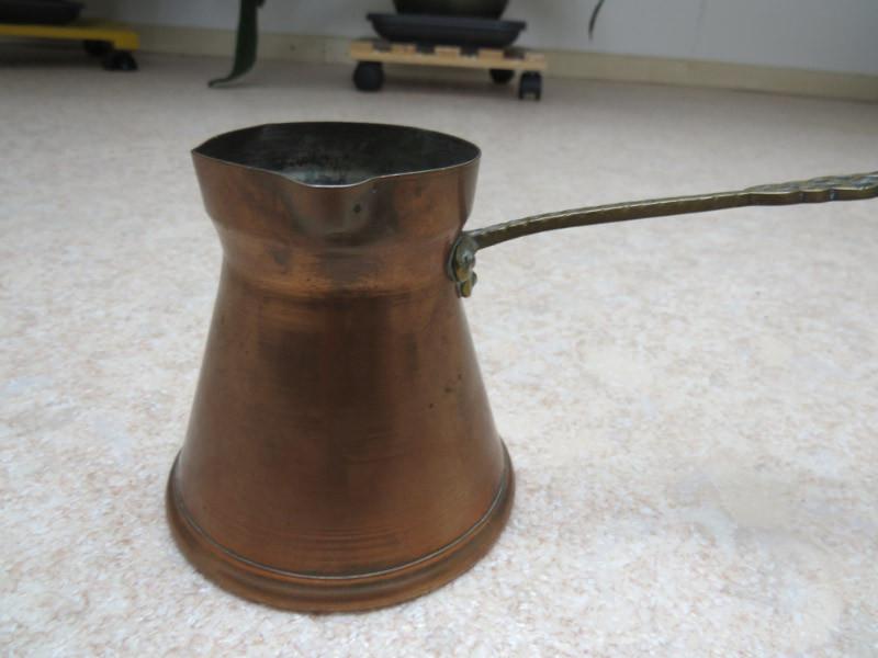 koperen Turks koffiekannetje met opengewerkte steel, Ophalen of Verzenden, Koper