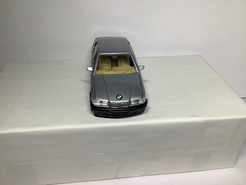 BMW 3-serie (E36) modelauto - Zilver - Schaal 1:43, Hobby en Vrije tijd, Modelauto's | 1:43, Ophalen of Verzenden, Zo goed als nieuw