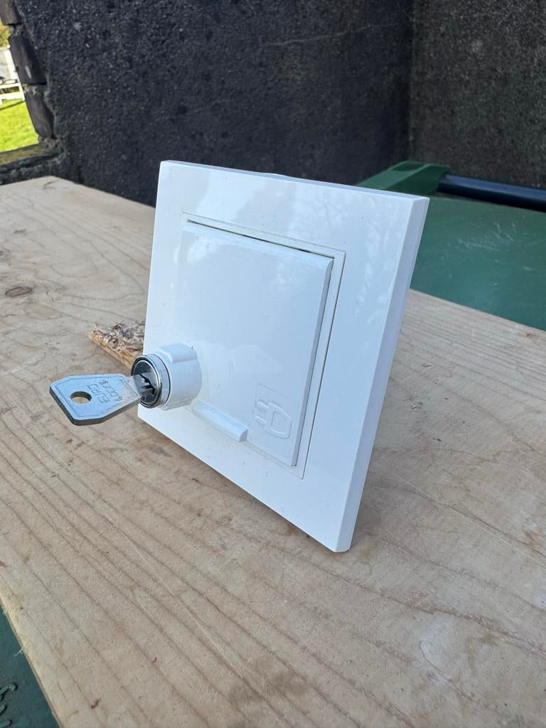 Kopp afsluitbare wandcontactdoos inbouw wcd, Doe-het-zelf en Verbouw, Elektra en Kabels, Ophalen of Verzenden, Nieuw, Stopcontact