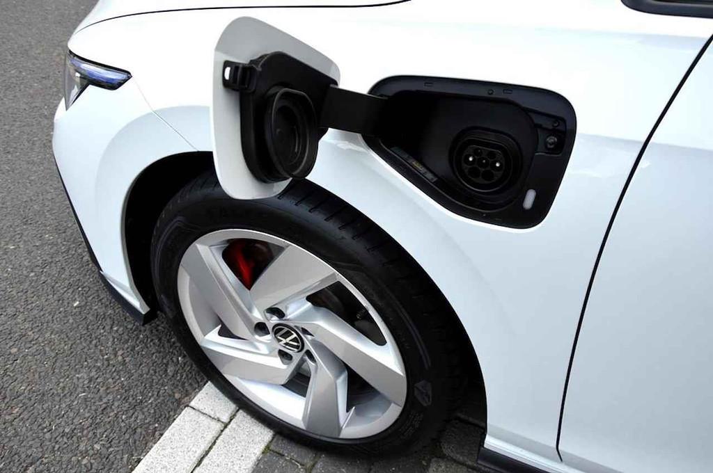 Volkswagen Golf 1.4 eHybrid GTE CARPLAY/NAVI/VIRTUAL COCKPIT, 12 maanden, Gebruikt, 4 cilinders, Leder en Stof