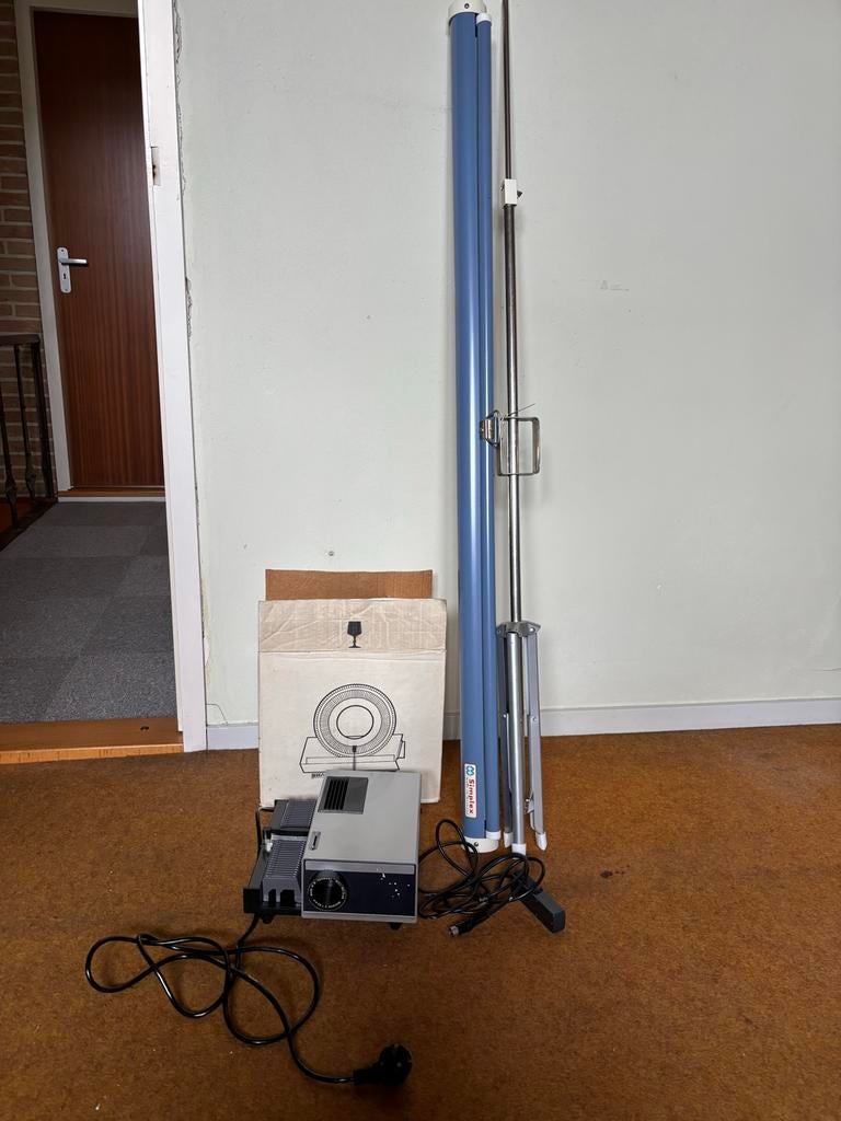Vintage Diaprojector met scherm - Will-Wetzlar Maginon, Audio, Tv en Foto, Diaprojectors, Ophalen, Gebruikt, Met scherm