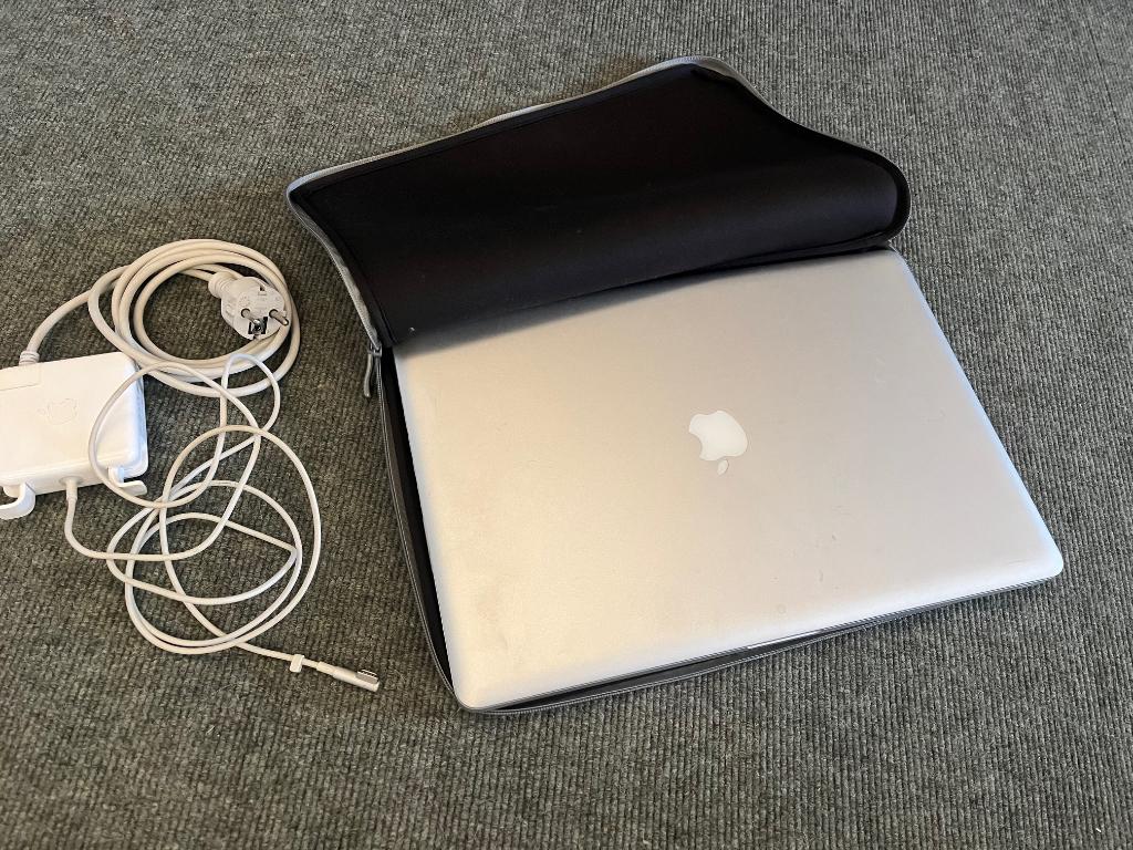 MacBook Pro 17-inch met CD - werkt nog prima, incl adapter, Computers en Software, Apple Macbooks, 17 inch, 2 tot 3 Ghz, Ophalen