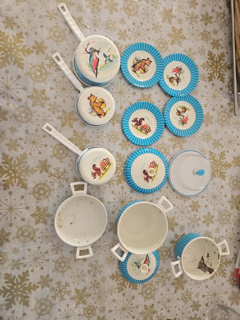 Kinderserviesje ijzer bordjes pannen stolp, Ophalen of Verzenden