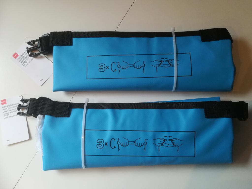 NIEUW: 2 waterafstotende tas met schouderband/ kliksluiting., Ophalen of Verzenden, Nieuw