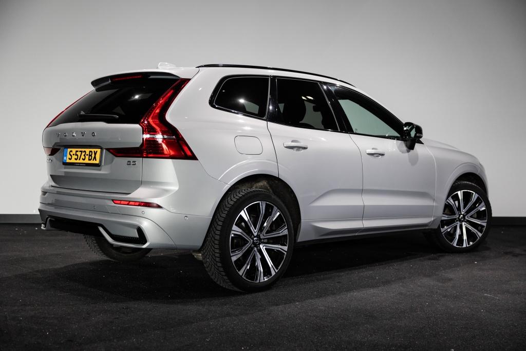 Volvo XC60 B5 Ultimate Dark | Luchtvering | Trekhaak | 360 C, 12 maanden, Gebruikt, 4 cilinders, Bedrijf