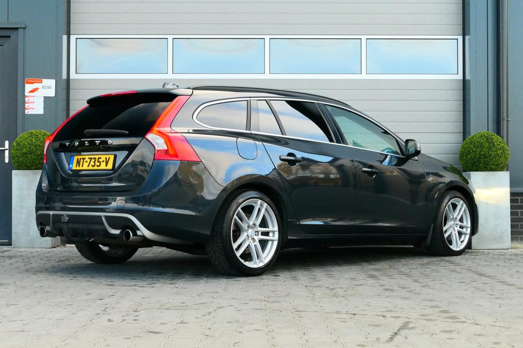 Volvo V60 2.4 D5 R-Design HANDEL/EXPORT! (bj 2012), Auto's, Volvo, Voorwielaandrijving, Euro 5, Zwart, 1514 kg