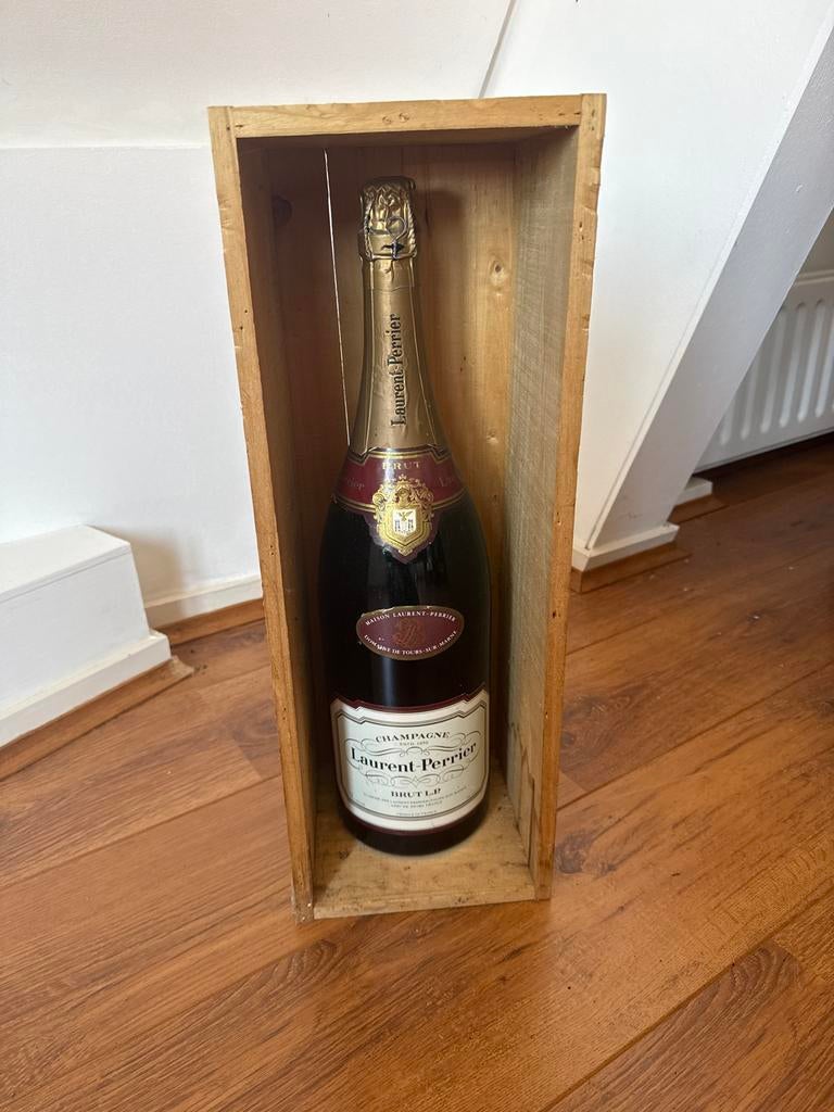Champagne Laurent-Perrier decoratie fles met kist, 50 cm, Ophalen, Gebruikt, Meerkleurig, Klassiek