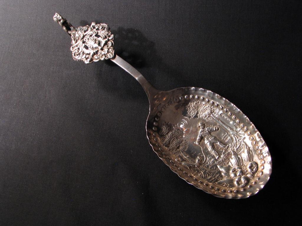 Roomlepel met eekhoorn, antiek zilver. 1875. 1558, Ophalen of Verzenden, Zilver