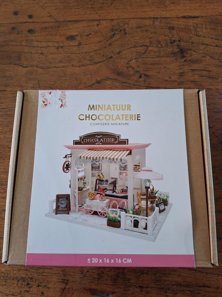Miniatuur Chocolaterie Bouwpakket - Nieuw in Doos, Ophalen of Verzenden, Nieuw, Knutselwerk