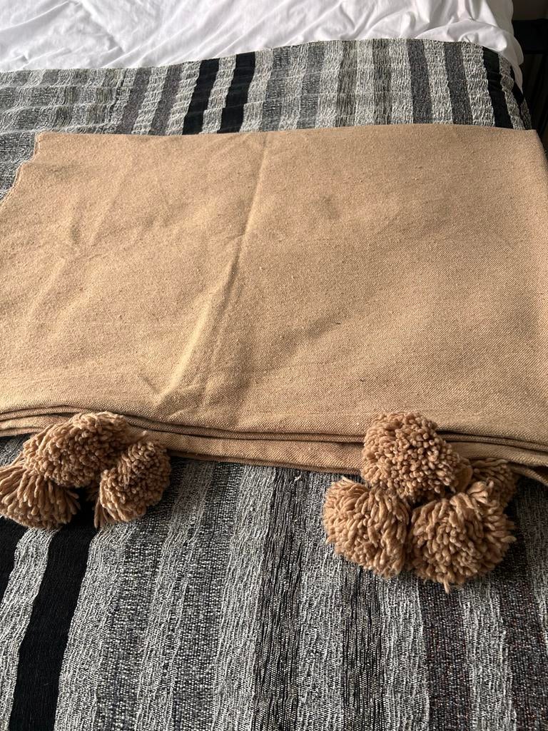 Sprei handwerk Marrakech pompoen kwastjes wol, Beige, Tweepersoons, Ophalen of Verzenden, Deken of Dekbed