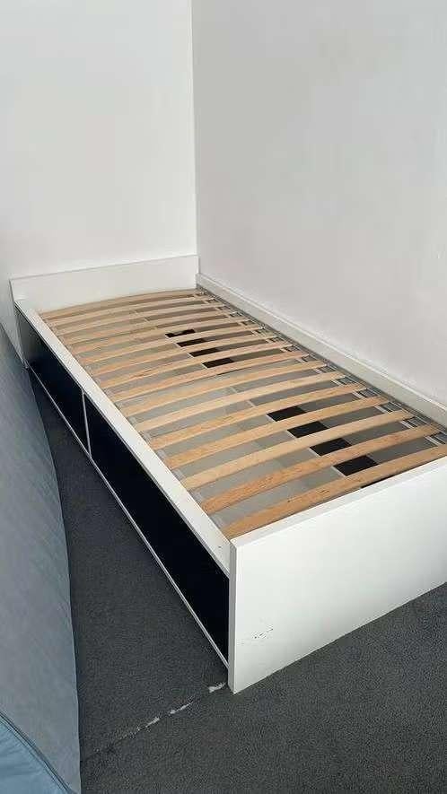 Wit eenpersoonsbed met lattenbodem, Huis en Inrichting, Ophalen, 90 cm, Eenpersoons, Wit