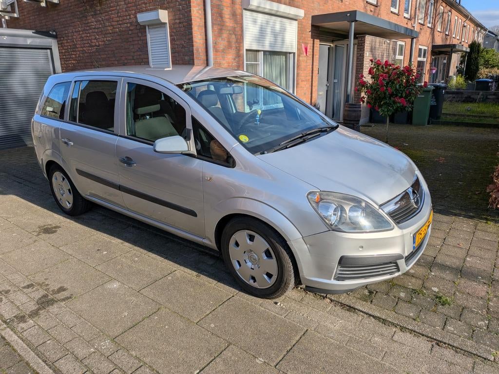 Opel Zafira 2006 Grijs 7 persoons NEW APK/parkeer sensoren!, Auto's, Opel, Voorwielaandrijving, 4 cilinders, 7 stoelen, Origineel Nederlands
