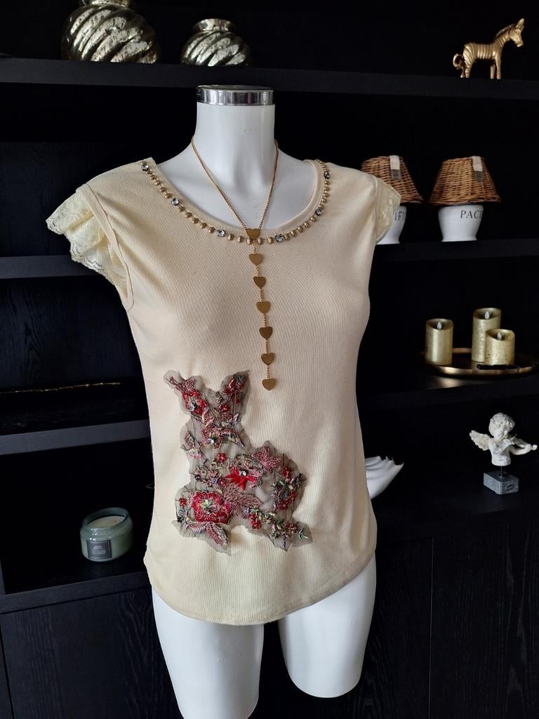 Shirt met applicatie. 38 40, Kleding | Dames, Tops, Ophalen of Verzenden, Zo goed als nieuw, Maat 38/40 (M), Korte mouw