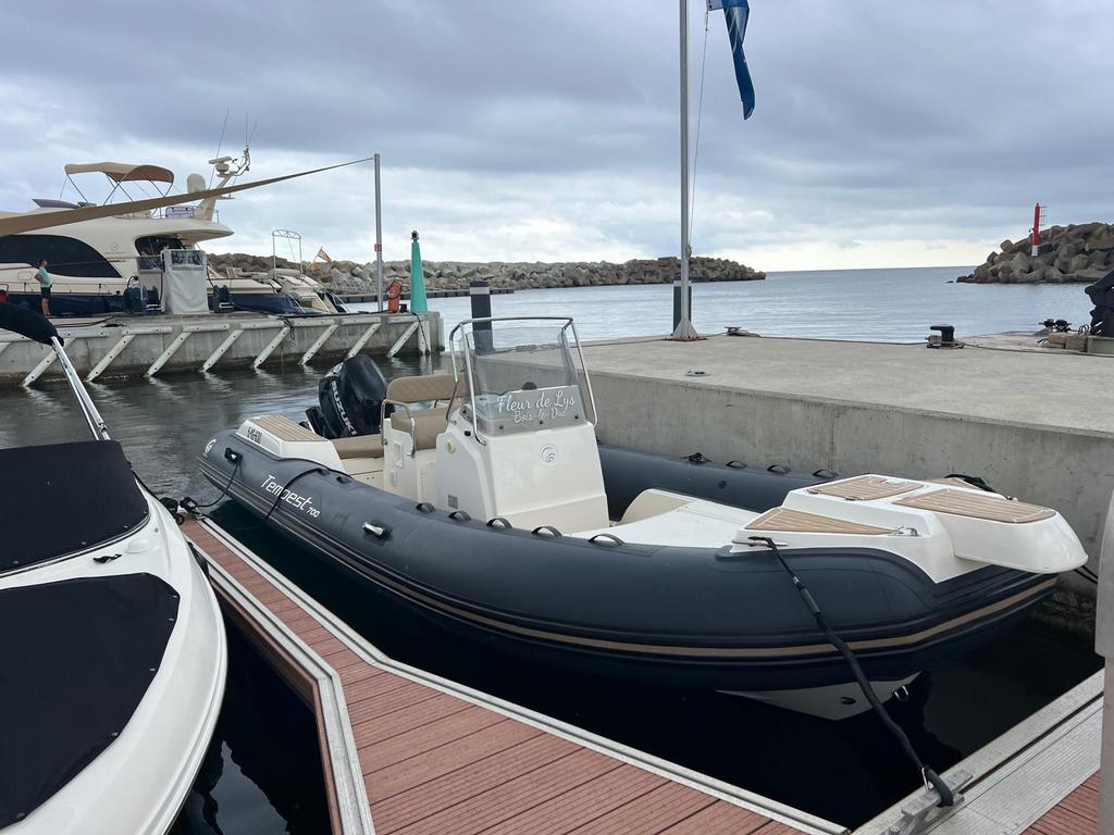 Capelli Tempest 700 2020 complete set/240 uur/perfect, Watersport en Boten, Rubberboten, Zo goed als nieuw, Benzine, 200 pk of meer