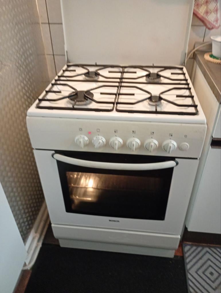 Bosch vrijstaand gasfornuis met oven, Witgoed en Apparatuur, Fornuizen, Ophalen