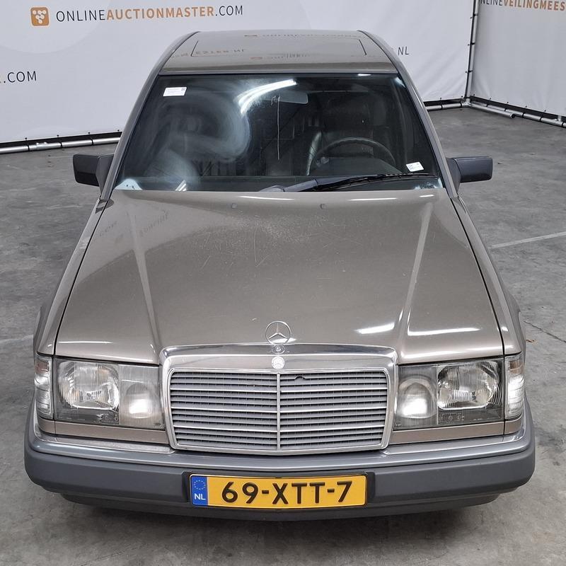Personenauto, Mercedes-Benz, 200-500 (W124), 260 E, bruin, 1, Automaat, Achterwielaandrijving, 2597 cc, 160 pk