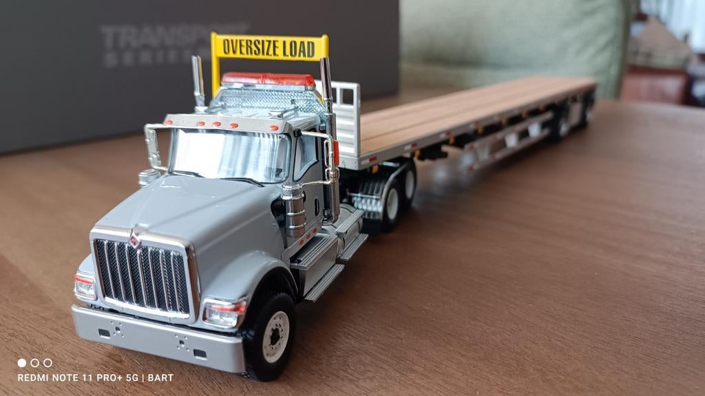 INTERNATIONAL HX520 MET 2AS FLATBED TRAILER, Ophalen of Verzenden, Nieuw, Bus of Vrachtwagen, Wsi