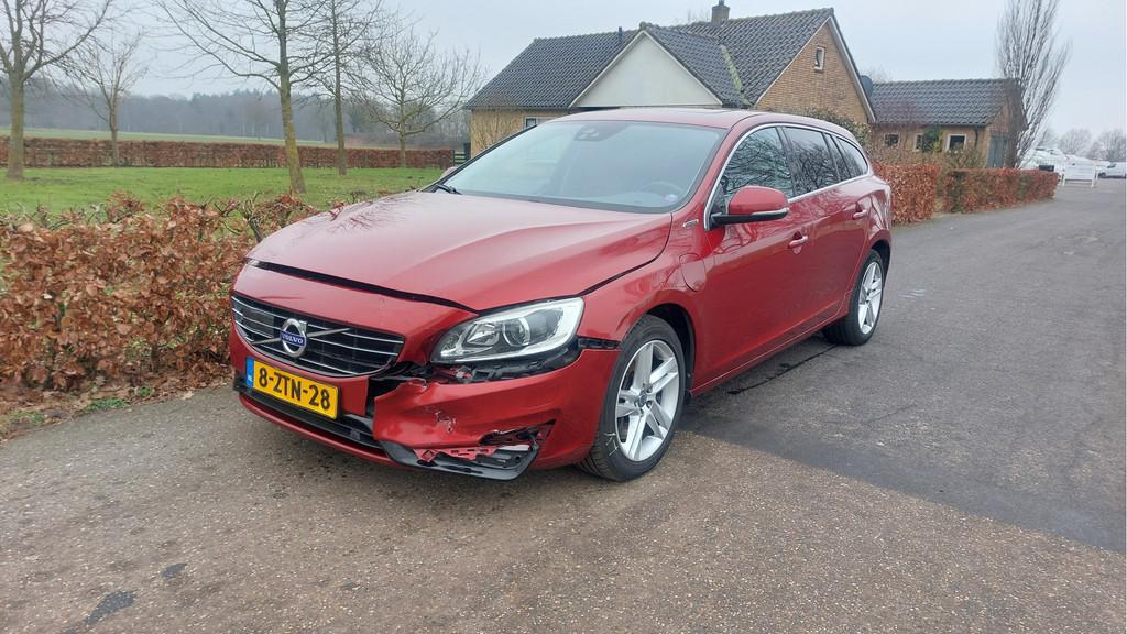 Volvo V60 2.4 D6 AWD Plug-In Hybrid Summum CLIMA/NAVI/AUTOMA, Auto diversen, Schadeauto's, Automaat, Wijheseweg 65
8107PJ  BROEKLAND OV, NL